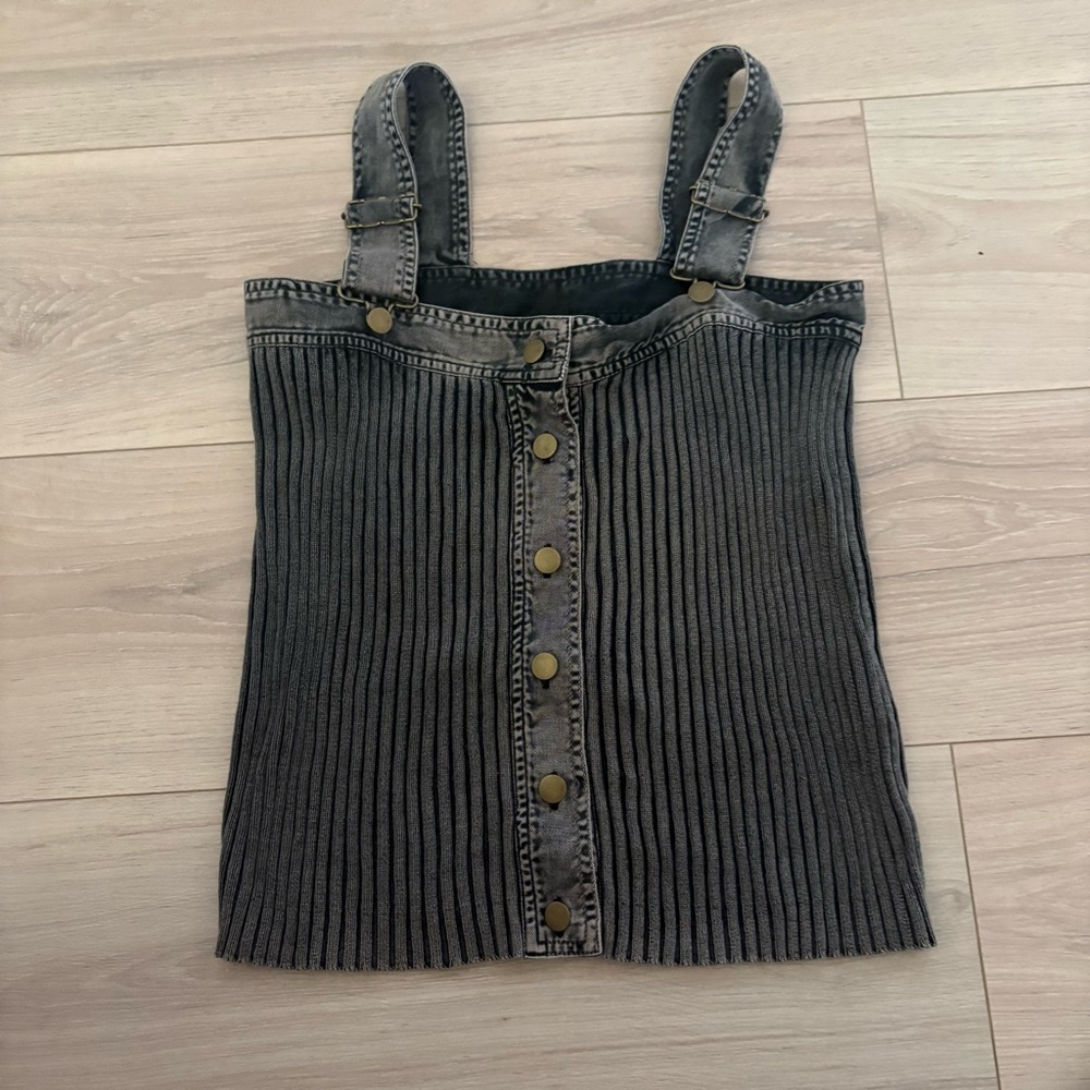 Gray Button-Front Ribbed Tank Top